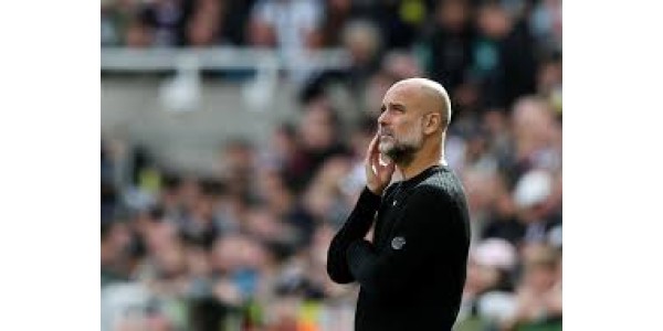 Manchester Cityn fanit tekivät bannereita pitääkseen Guardiolaa